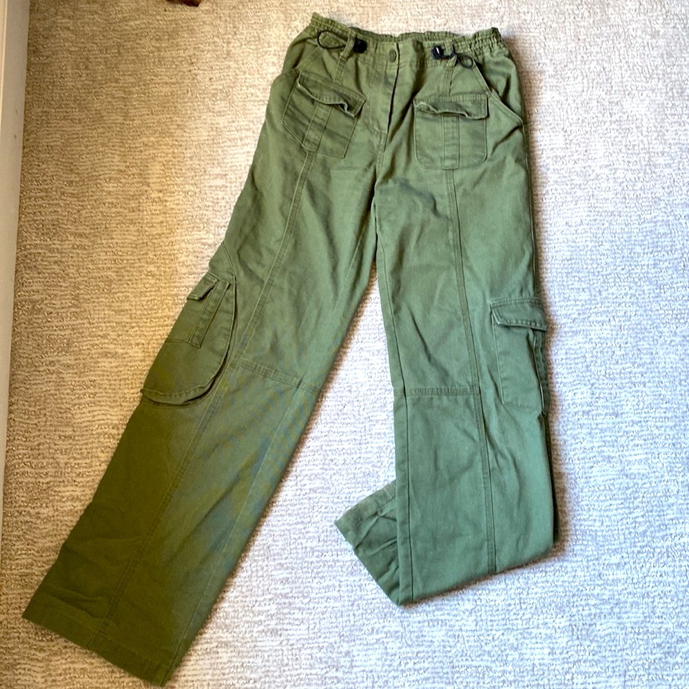 Brandy Melville, J Galt, Lowrise Cargo Pants, One Size.